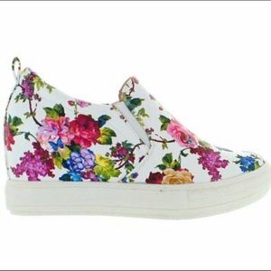 Wanted Floral wedges.
